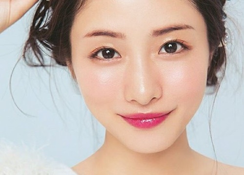 Bí quyết make up trong veo cho ngày hè thêm phần rạng rỡ