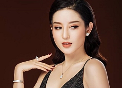 Các quý bà 'sửng sốt' trước BST Platinum