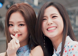 Cứ mải mê selfie bằng điện thoại của fan mà Jisoo (Black Pink) quên mất mình đang mắc tội &#8220;tày đình&#8221;