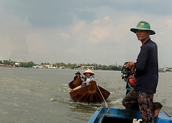 Đi lấy Xuồng Mới về và làm món Lẩu Mắm trên xuồng mới ăn mừng