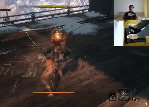 Ngoài sức tưởng tượng: Xuất hiện game thủ đánh chết boss Sekiro bằng.... vô lăng ô tô