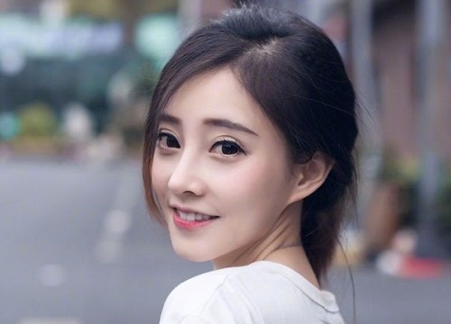 Phùng Đề Mạc là ai? Tiểu sử hot girl, streamer nổi tiếng hàng đầu Trung Quốc