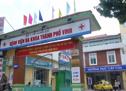 Tấn công bác sỹ vì 'đặt ống nghe qua lớp áo mỏng'