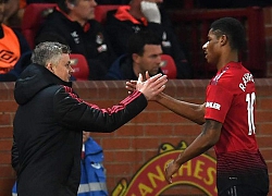 Thủ môn Barca phát hiện mảnh giấy bí mật Solskjaer gửi cho Rashford