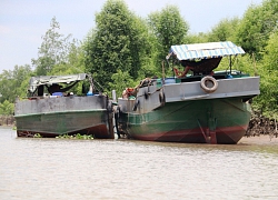 Cảnh sát nổ súng bắt 'cát tặc' trên sông Hậu