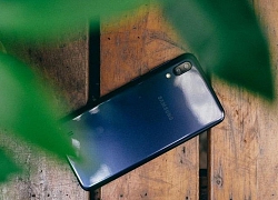 Galaxy M10 'cháy hàng' trong ngày mở bán trên Lazada