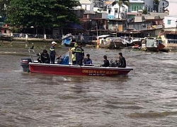 Hàng chục cảnh sát lặn tìm thanh niên vứt xe giữa cầu... để đi 'chơi'