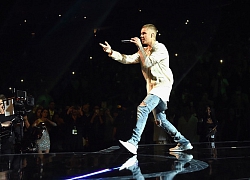 Không chỉ kết hợp đầy bất ngờ, Justin Bieber còn 'mượn' sân khấu Coachella của Ariana để thả thính về album mới