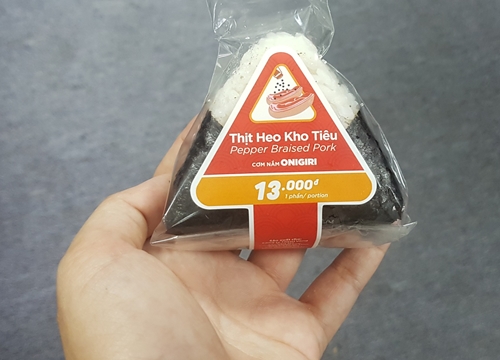 Không ngờ món thịt heo kho tiêu Việt Nam cũng được đưa vào làm nhân cơm nắm onigiri thế này