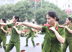 Nữ sinh cảnh sát xinh đẹp biểu diễn võ thuật đẹp mắt