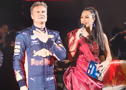 Phương Mai phấn khích khi đứng cạnh tay đua huyền thoại David Coulthard