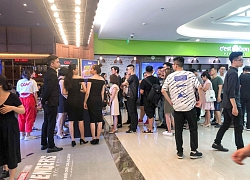 Fan xếp hàng dài xem chiếu sớm Avengers: Endgame