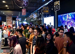 Hàng trăm người xếp hàng dài trong đêm mua vé 'Avengers: Endgame'