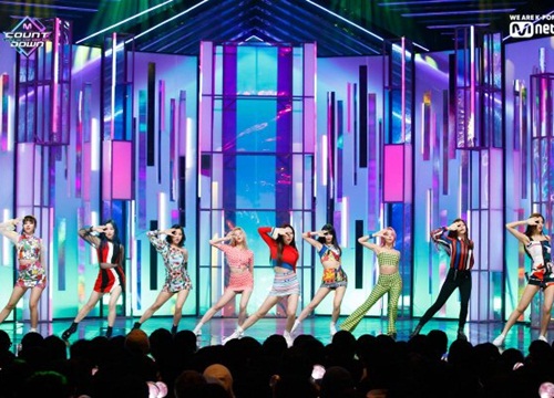 Hóa ra tác giả vũ đạo 'Fancy' (TWICE) là một người quen thân thiết của YG Entertainment