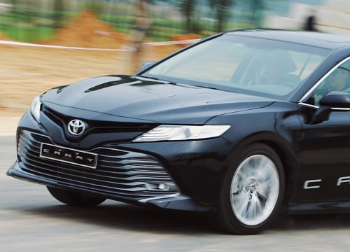 "Huyền thoại" Toyota Camry 2019 nhập Thái, giá mềm hơn phiên bản lắp ráp