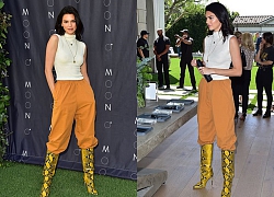 Kendall Jenner rạng rỡ, phô dáng &#8220;đồng hồ cát&#8221; gợi cảm tại sự kiện