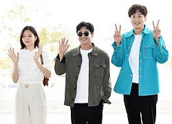 Lee Kwang Soo - Shin Ha Kyun và Esom giản dị tại sân bay, khởi hành đến Việt Nam