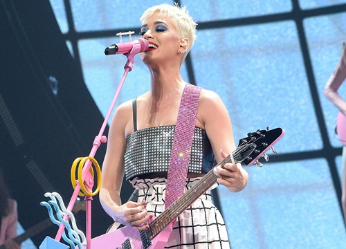 Netizen Việt xôn xao chuyện Katy Perry đến Việt Nam lần thứ 3: Show diễn âm nhạc hay chỉ là nhầm lẫn tai hại?