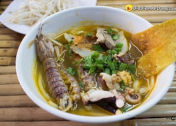 Quán bánh canh tôm tích ở Sài Gòn, mỗi đêm bán hàng trăm tô