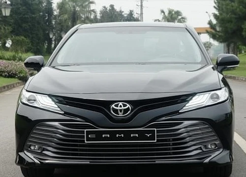 Toyota Camry 2019 ra mắt, giá bất ngờ, động cơ cũ