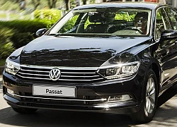 Toyota Camry 2019 và Volkswagen Passat: So găng sedan Nhật Đứ