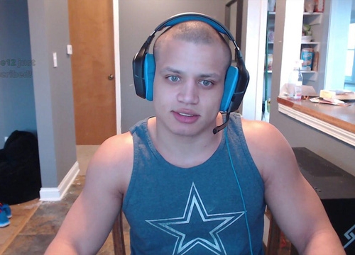 Tyler1 làm lác mắt người xem khi thể hiện khả năng chơi LMHT bằng chân