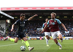 Aguero tỏa sáng, Man City nhọc nhằn lấy lại vị trí số 1