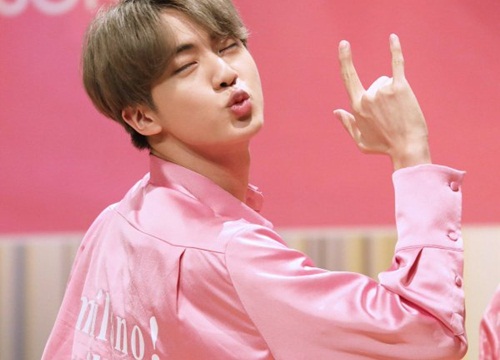 BTS tiết lộ Jin đang tự sản xuất một ca khúc cho riêng mình