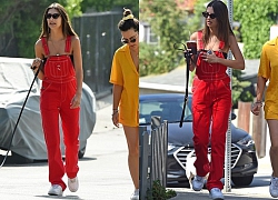 "Chân dài" Emily Ratajkowski diện quần yếm đỏ dắt thú cưng đi dạo phố