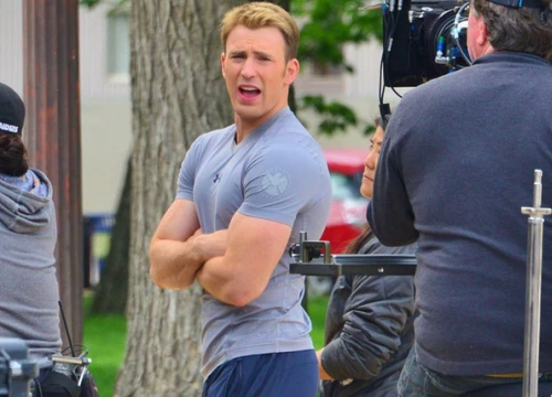 Nhân tố được cả thế giới lùng sục sau "Avengers: Endgame": "Hàng chuẩn Mỹ" của Captain Chris Evans quả là gợi cảm ca ná thở