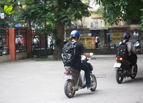 Sinh viên Ngoại giao đua nhau không đi xe máy đến trường mà đi xe đạp điện, sự thật phía sau là gì?