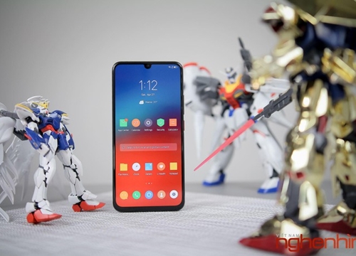 Trên tay Lenovo Z6 Pro đầu tiên về Việt Nam: bóng bẩy, 4 camera 'ngầu' như P30 Pro