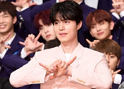 Có ai như Lee Dong Wook: Đi làm host mà chiếm trọn spotlight, biến thí sinh &#8220;Produce X 101&#8243; thành bạch tuộc