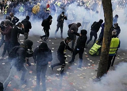 Đụng độ nổ ra ở Paris với hàng chục nghìn người trong ngày Quốc tế Lao động