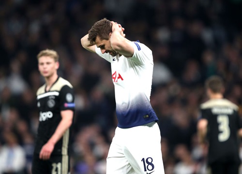 Fan Tottenham thất vọng cùng cực sau trận bán kết lượt đi, thỉnh cầu người hùng Son Heung-min trở lại để "gánh team"