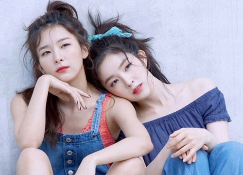 Irene và Seulgi nhiều lúc nhìn như chị em ruột vì makeup, làm tóc na ná nhau