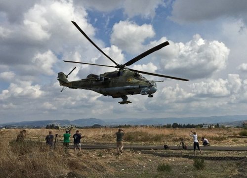 Đại chiến Syria : Khủng bố bắn vào căn cứ không quân Nga