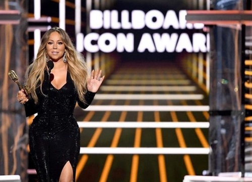 'Đệ nhất Diva sang chảnh' Mariah Carey: Ném thẳng khăn giấy trên sân khấu để 'rảnh tay' phát biểu nhận giải thưởng