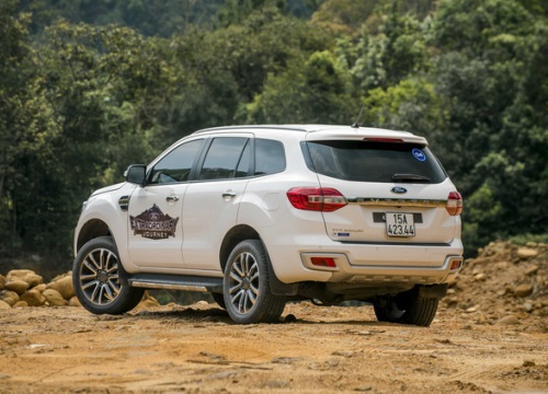 Ford Everest giảm giá mạnh tại đại lý, mức giảm cao nhất 123 triệu đồng