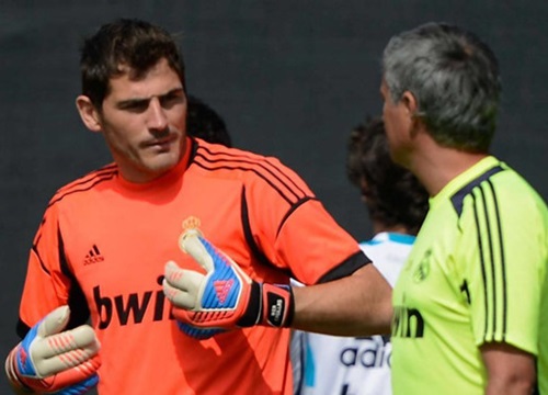 Phản ứng bất ngờ của Mourinho khi hay tin Casillas bị suy tim