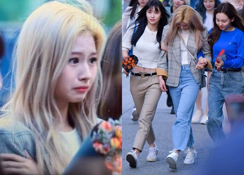 Sau Jihyo, đến lượt Sana (TWICE) bật khóc vì chịu quá nhiều áp lực từ truyền thông và netizen xứ Hàn hậu lùm xùm