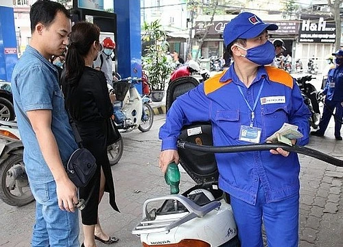 Tiêu dùng trong tuần: Giá vàng giảm, trong khi giá xăng, gas và các loại thực phẩm tăng mạnh