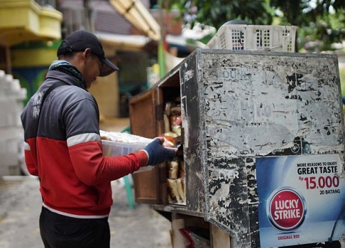 Cái chết tức tưởi vì khói thuốc của em bé 1 tháng tuổi rúng động Indonesia, bố mẹ đứa trẻ yêu cầu chính phủ đóng cửa ngành công nghiệp thuốc lá