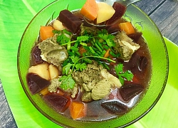 Canh củ dền hầm xương