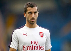 Fan mặc áo Mkhitaryan bị cảnh sát chặn ở Baku