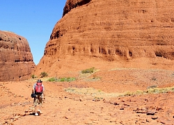 Núi thiêng Uluru sắp đóng cửa vĩnh viễn