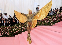 'Choáng' với những bộ cánh kỳ quái nhất thảm đỏ Met Gala 2019