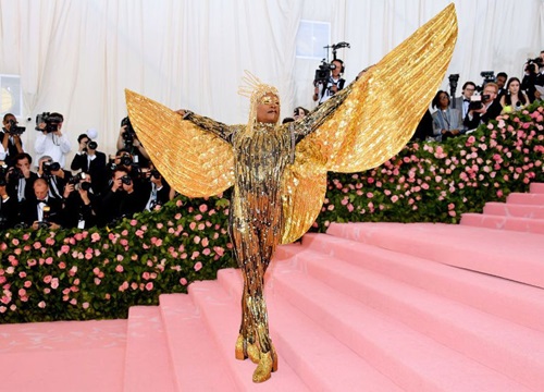 'Choáng' với những bộ cánh kỳ quái nhất thảm đỏ Met Gala 2019