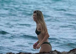 Hoa hậu tennis Eugenie Bouchard &quot;thả dáng&quot; với bikini bé xíu