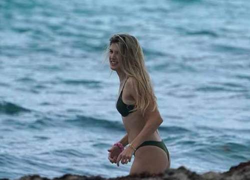 Hoa hậu tennis Eugenie Bouchard "thả dáng" với bikini bé xíu